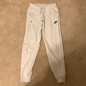 Nike women’s gray/white sweatpants
